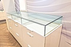 custom-frameless-glass-display