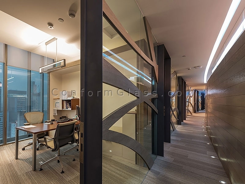 Accent glass partition